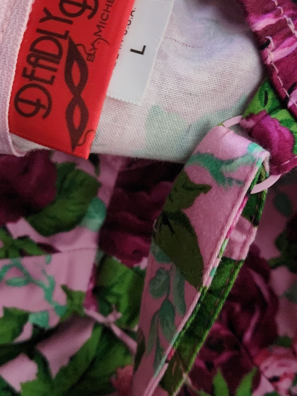 Deadly Dames Floral Pink Rose Print - Picture 3 of 3